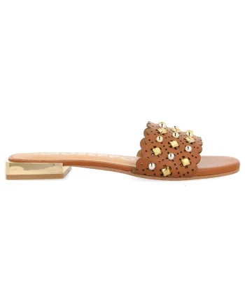 Papuci de piele cu aplicatii metalice, Caramel