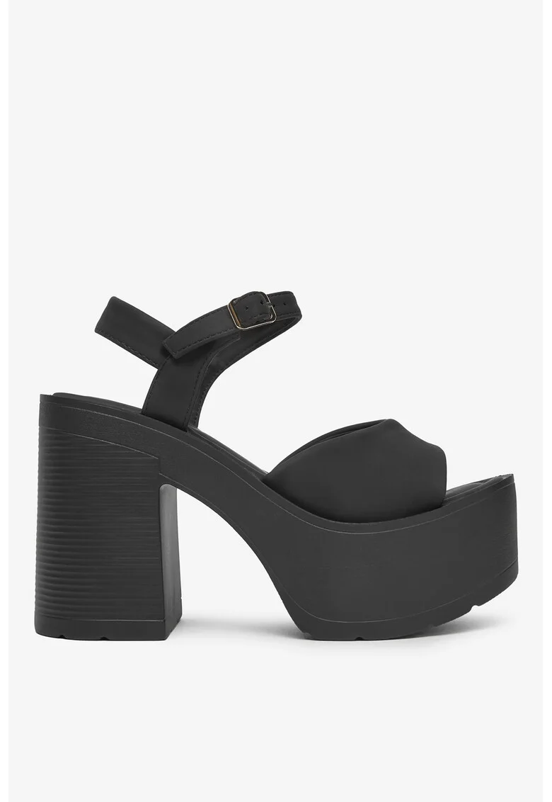 Sandale cu toc, Negru