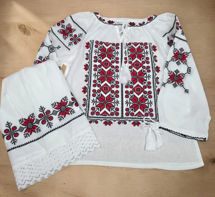 Compleu traditional fetite Iustina