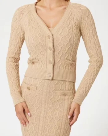 Cardigan crop cu nasturi in V