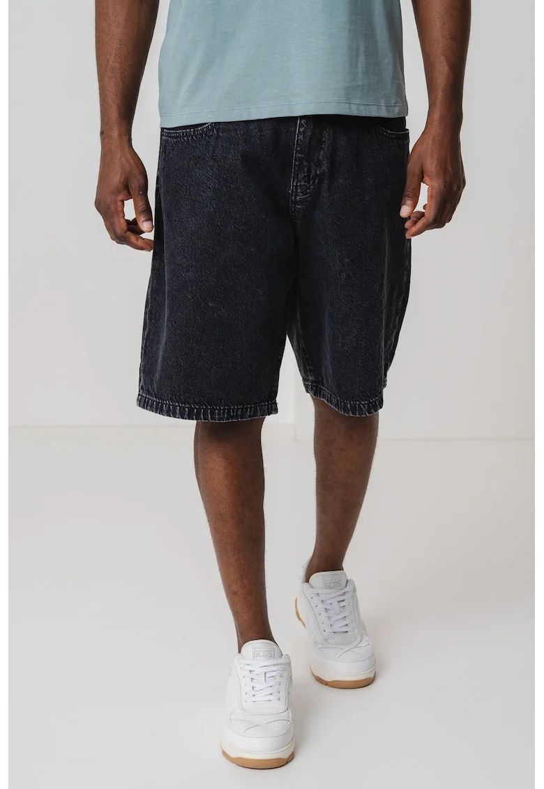 Blugi scurti, Negru stins