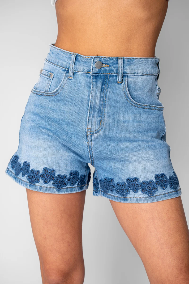 Blugi scurti elastici cu broderie Blue
