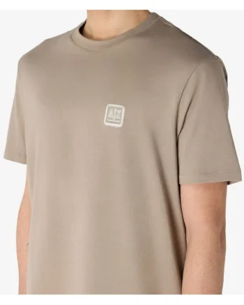 Tricou cu decolteu la baza gatului si logo discret,
