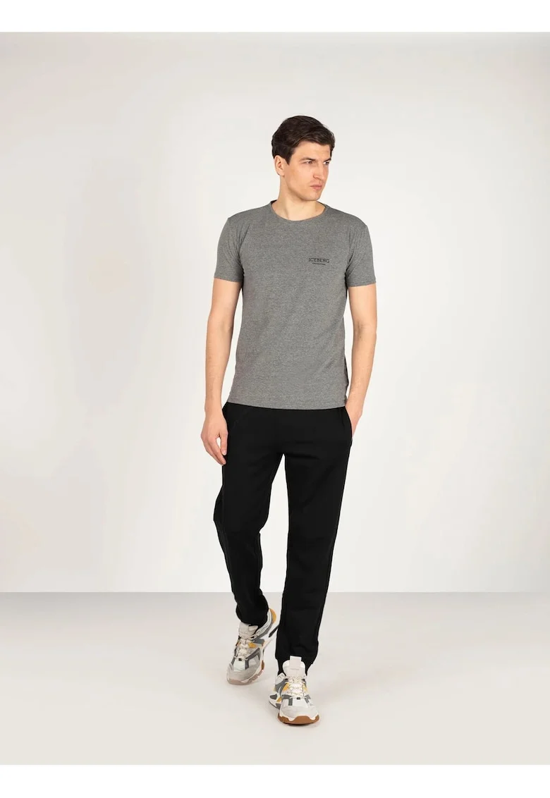 Tricou slim fit cu decolteu la baza gatului,