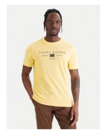 Tricou cu logo pe piept si decolteu la baza gatului