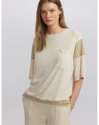 Tricou lejer cu decolteu la baza gatului, Alb fildes/Maro nisip