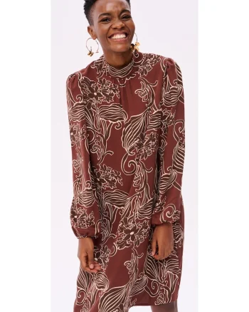 Rochie dreapta cu guler scurt si motive florale