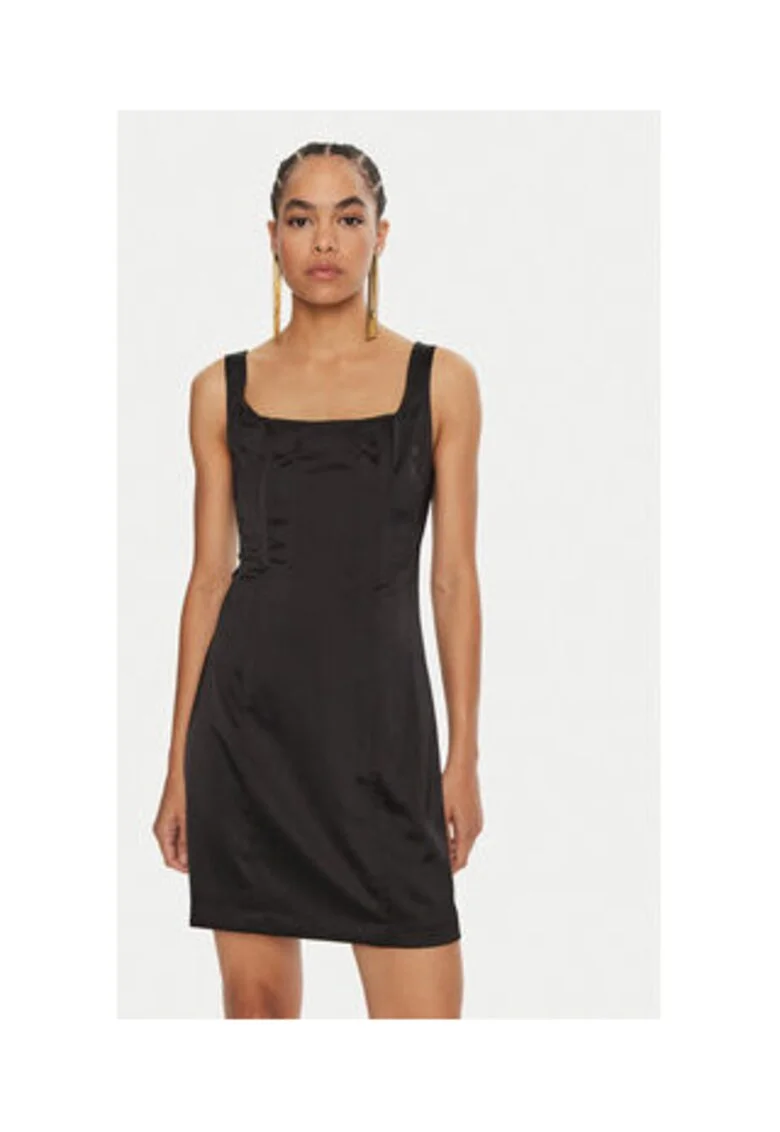 Rochie mini cu croiala dreapta