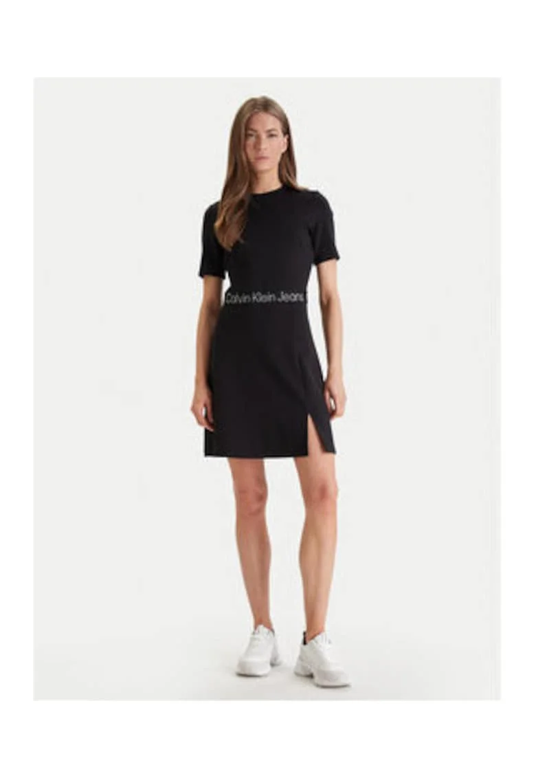 Rochie evazata cu garnitura logo in talie