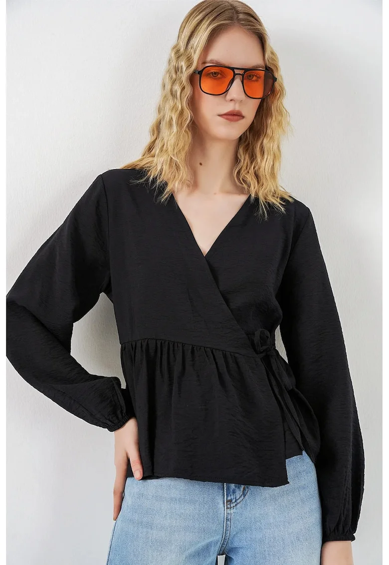 Bluza dama,  Bluza cu decolteu in V, detalii cu snur, negru, crep