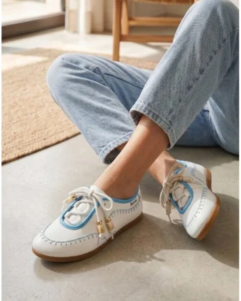 Pantofi dama NUR din piele alba cu detalii bleu