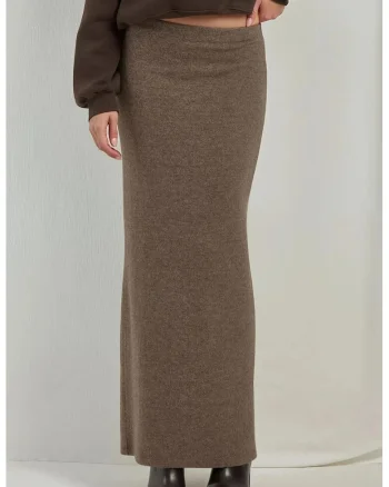 Fusta midi,  texturata, cu talie elastica, crapatura pe o parte, maro, tricot