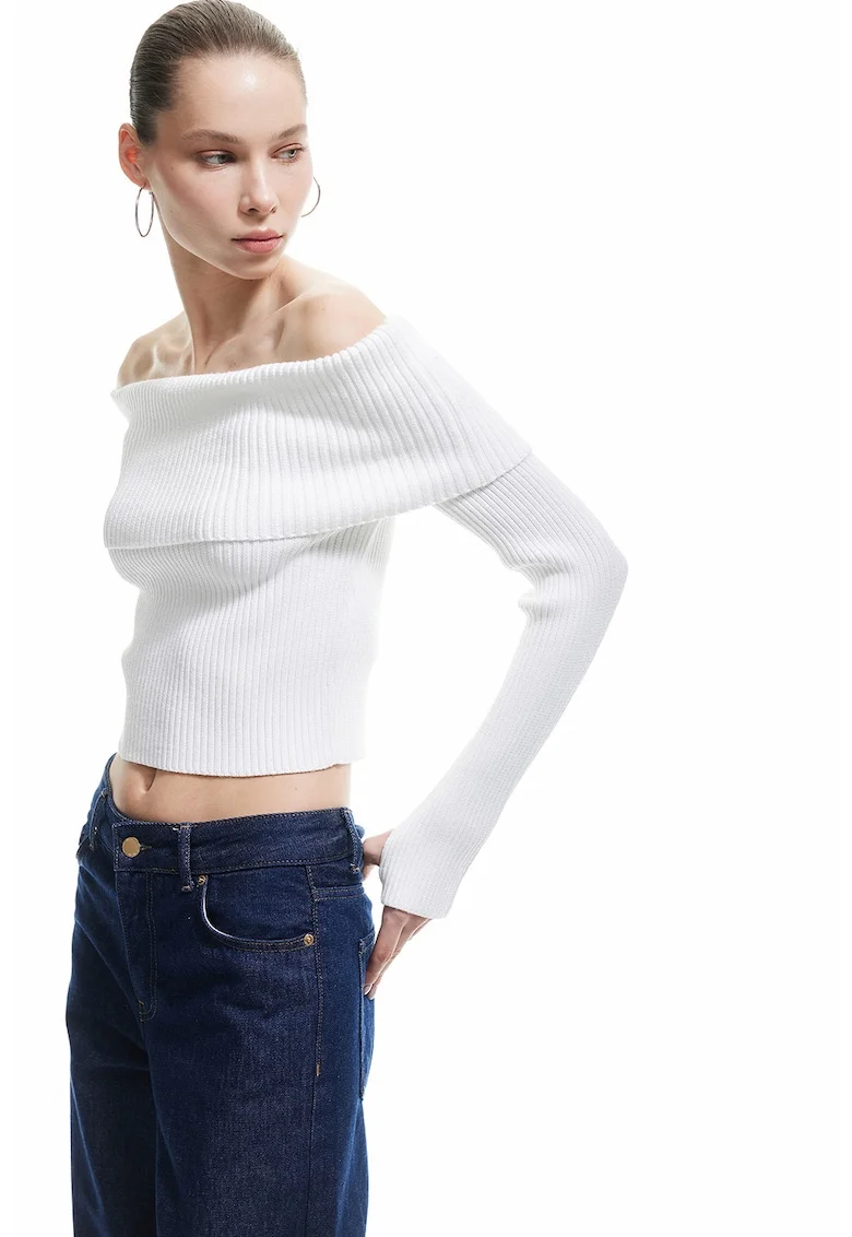 Bluza crop cu decolteu pe umeri, Alb