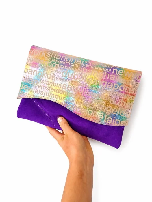 Plic mov handmade  din piele naturala  , cu nume de orase inscriptionate