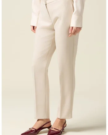 Pantaloni drepti cu pensa, Bej