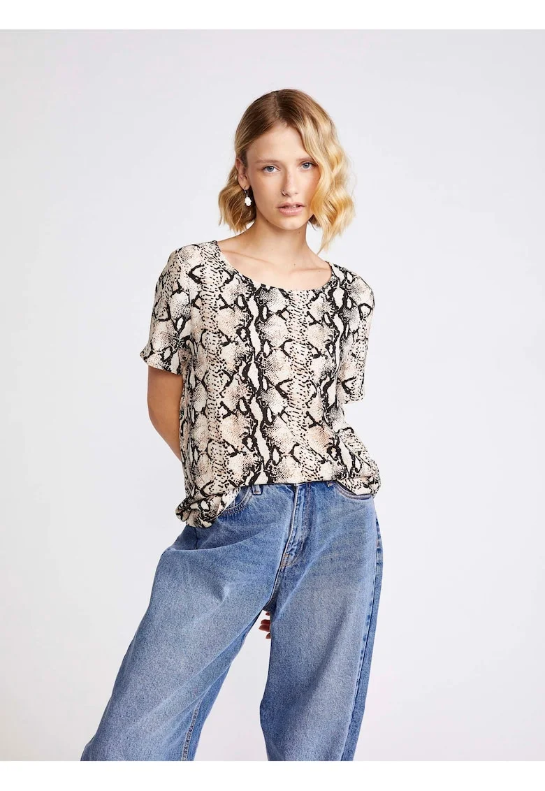 Bluza cu decolteu rotund si animal print Easy