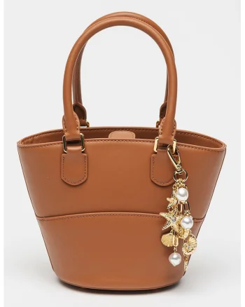 Geanta bucket din piele cu talisman, Maro scortisoara, 17 x 24 x 12 cm