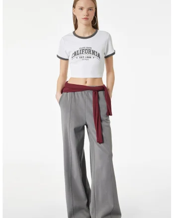 Tricou crop cu imprimeu text, Alb murdar