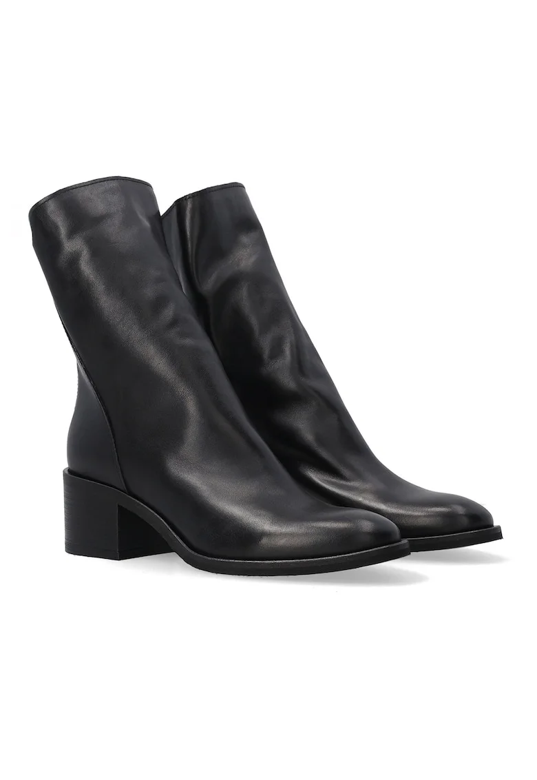Botine elegante din piele neagra cu toc