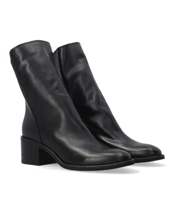 Botine elegante din piele neagra cu toc