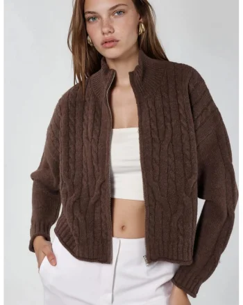 Cardigan tricotat  scurt, moale, maro mocha, acrilic si poliester