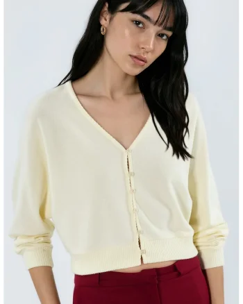Cardigan scurt  galben lamaie, tricot din amestec de bumbac, poliester si elastan, decolteu in V, maneci lungi