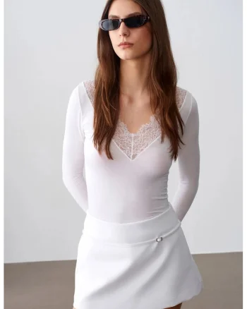 Bluza dama,  Slim Fit, decolteu in V, detalii florale, Alb, elegant