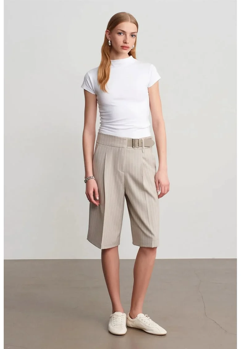 Pantaloni scurti,  talie inalta, cu curea, bej natural, poliester-viscoza-elastan