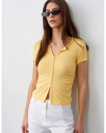 Bluza dama,  Slim Fit, decolteu in V, galben lamaie, maneca scurta