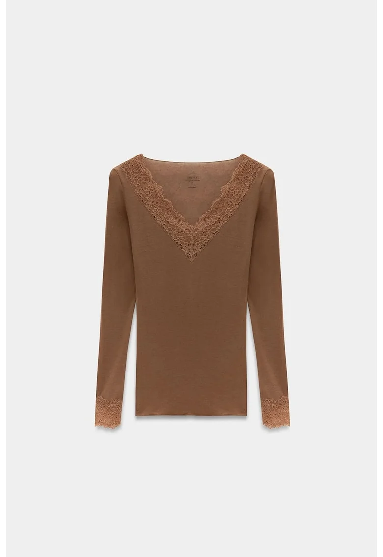 Bluza dama,  slim fit, maneci lungi, decolteu in V, detalii florale, maro mocha, material subtire