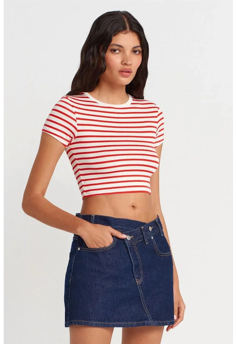 Bluza Crop Top cu dungi  alb/rosu, tricot subtire, maneci scurte, pentru femei