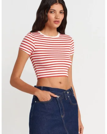 Bluza Crop Top cu dungi  alb/rosu, tricot subtire, maneci scurte, pentru femei