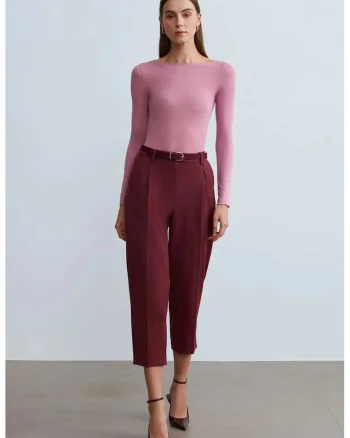 Pantaloni dama,  Capri Cigarette, cu curea, rosu burgundy, poliester-viscoza-elastan