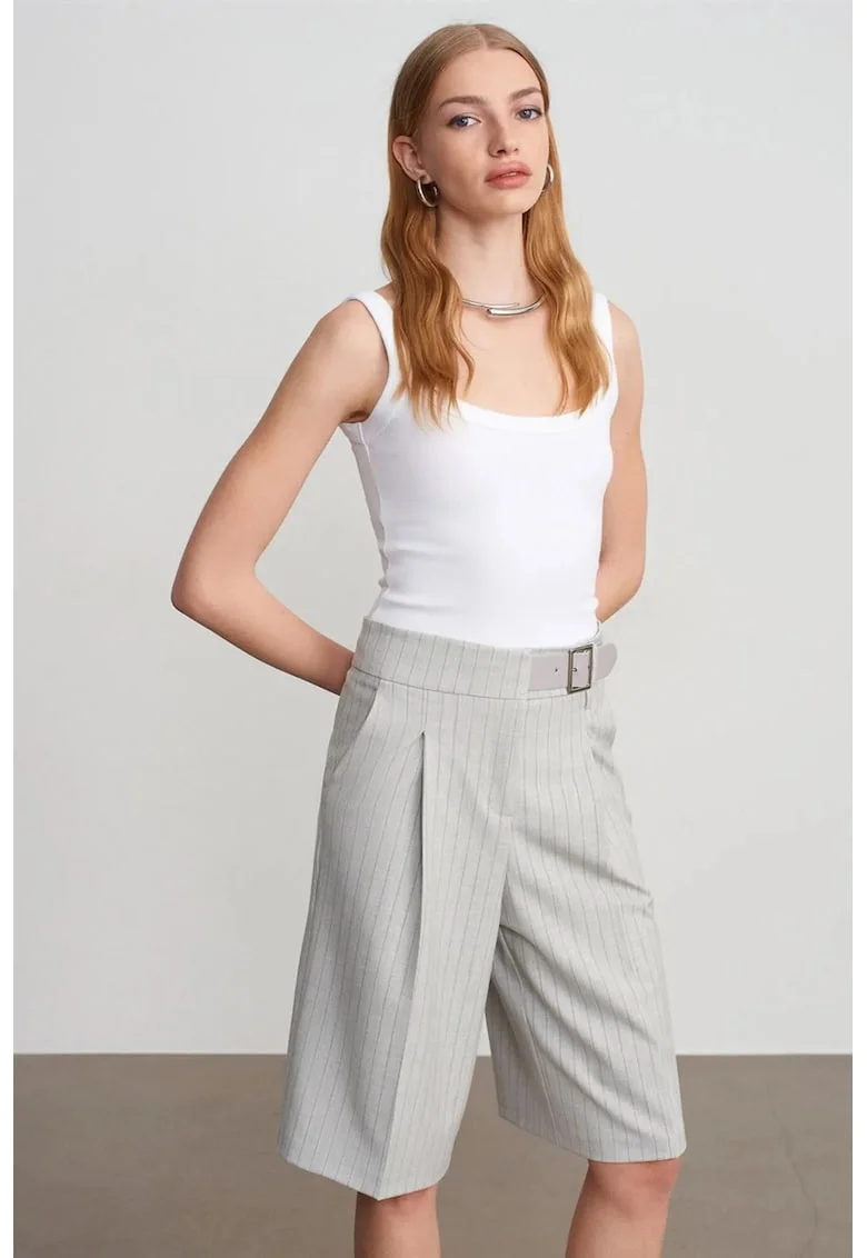 Pantaloni scurti,  talie inalta, cu dungi, gri deschis, poliester-viscoza-elastan