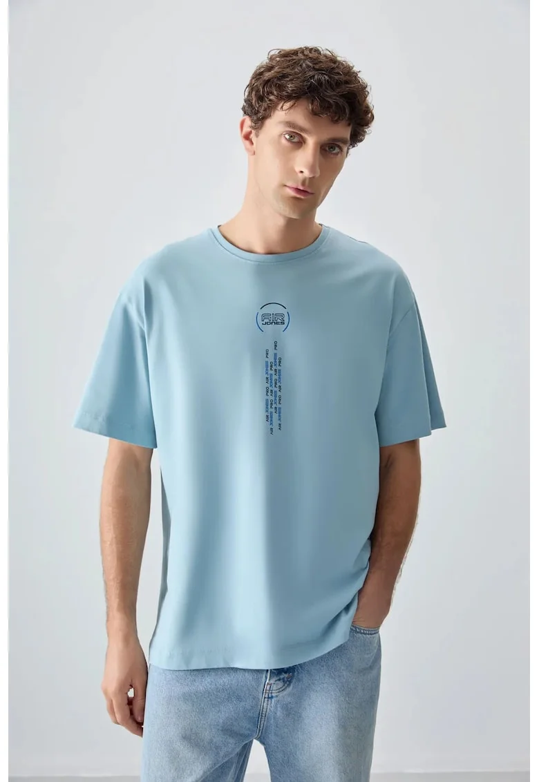 Tricou barbati,  supradimensionat, imprimat pe spate, albastru deschis, 100% bumbac