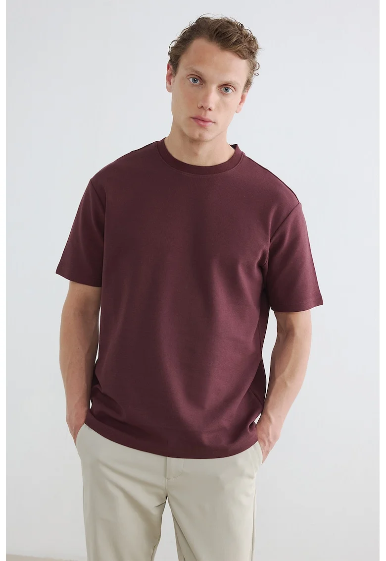 Tricou cu decolteu la baza gatului si model uni, Visiniu inchis