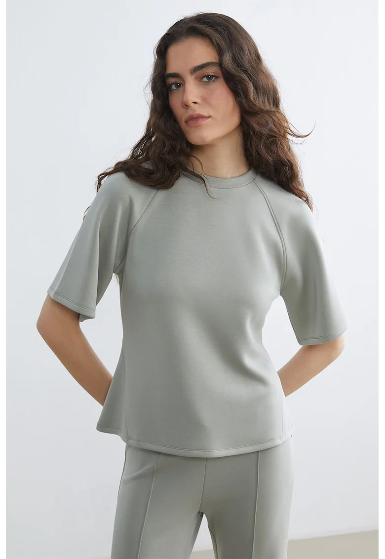 Tricou cu decolteu la baza gatului si model uni, Gri