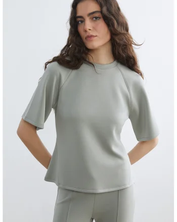 Tricou cu decolteu la baza gatului si model uni, Gri