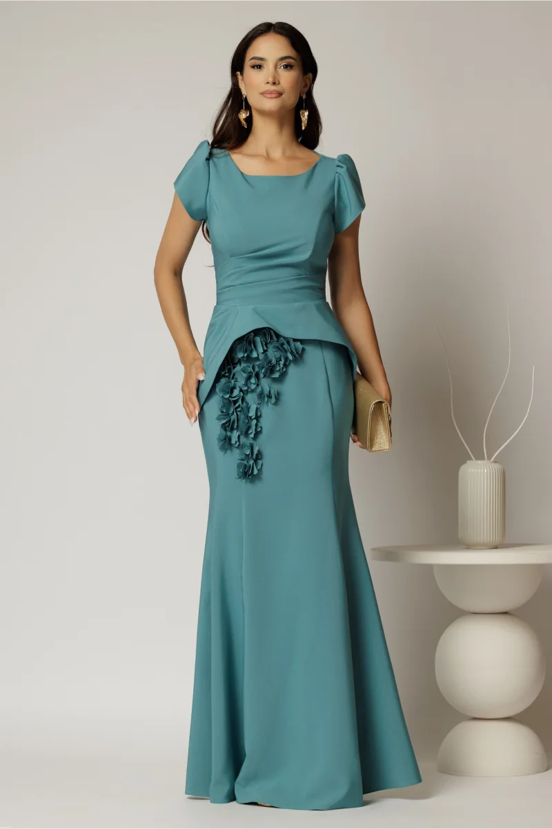 Rochie lunga turcoaz de ocazie cu croi sirena si aplicatii florale sub peplum