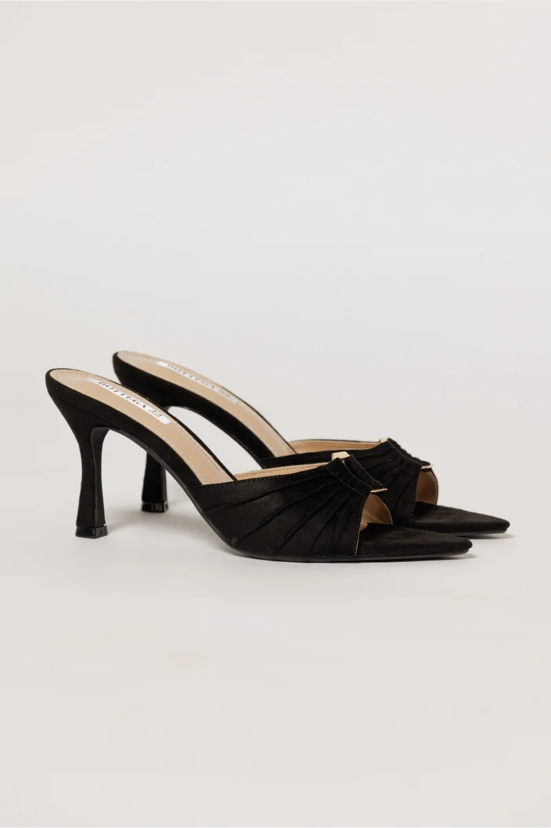 Sandale negre de tip mule cu acceesoriu auriu