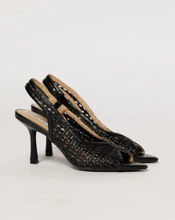 Sandale negre cu design modern impletit