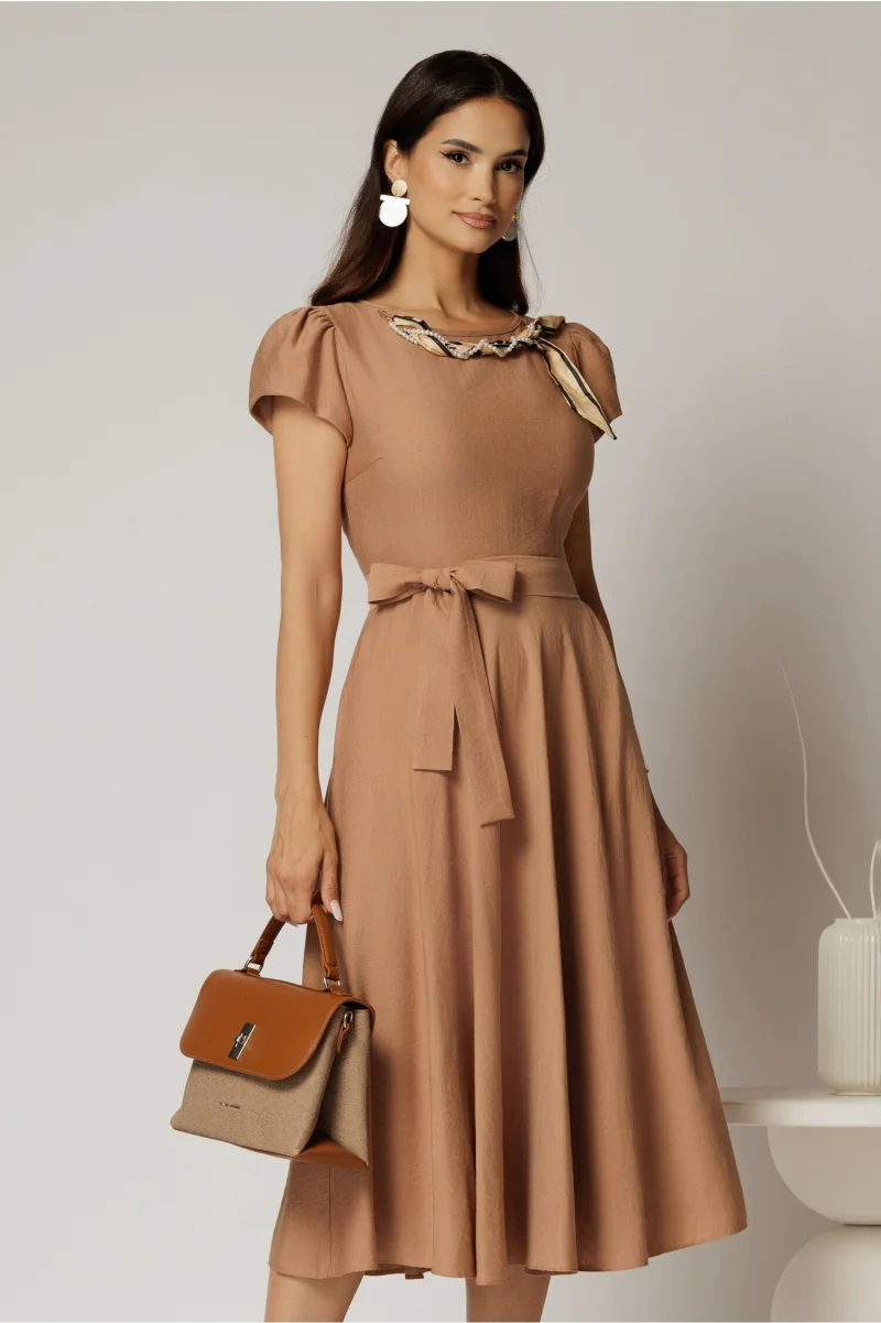 Rochie midi maro din rayon cu lantisor cu esarfa la decolteu