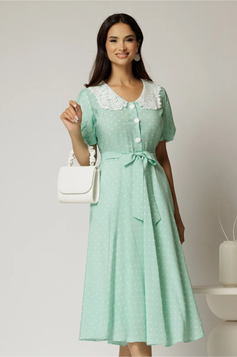 Rochie midi verde cu buline de zi si guler brodat