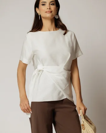 Bluza alba din viscoza cu nod in talie si croi lejer si maneci scurte
