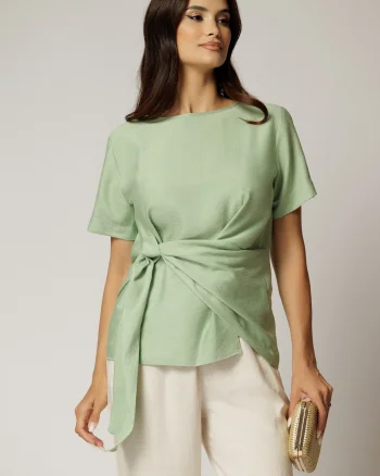 Bluza verde fistic din viscoza cu nod in talie si croi lejer si maneci scurte
