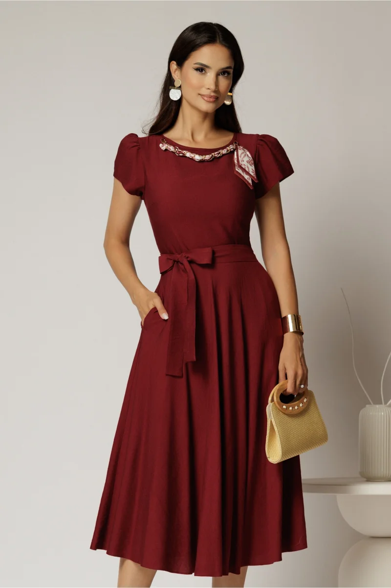Rochie midi bordo din rayon cu lantisor cu esarfa la decolteu