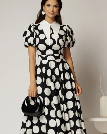 Rochie DY Fashion midi neagra cu buline din poplin cu guer ascutit si maneci scurte bufante