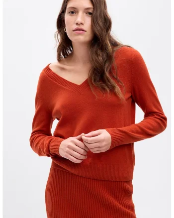 Pulover slim-fit cu decolteu in V, Caramiziu