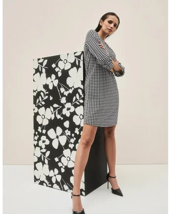 Rochie neagra cu pepit, Negru