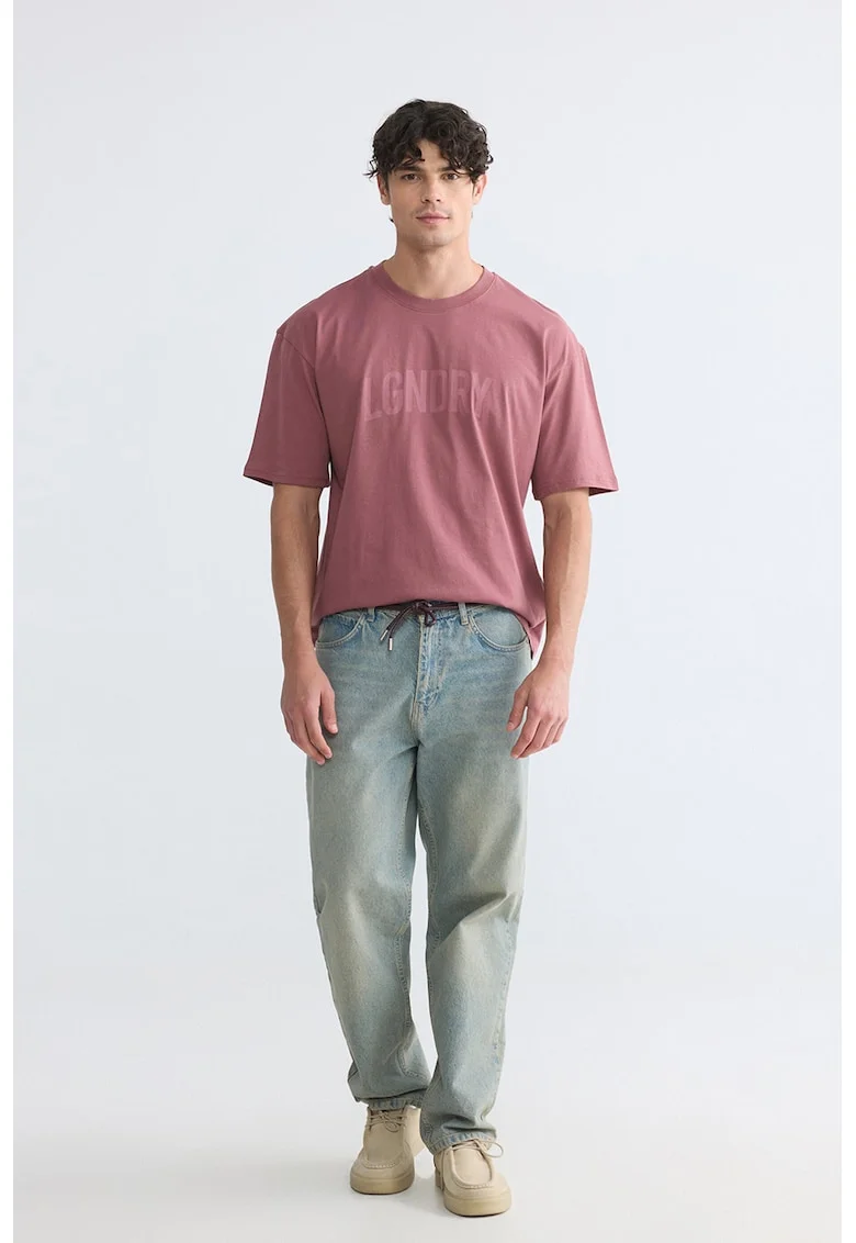 Tricou cu decolteu la baza gatului si text, Roz zmeuriu